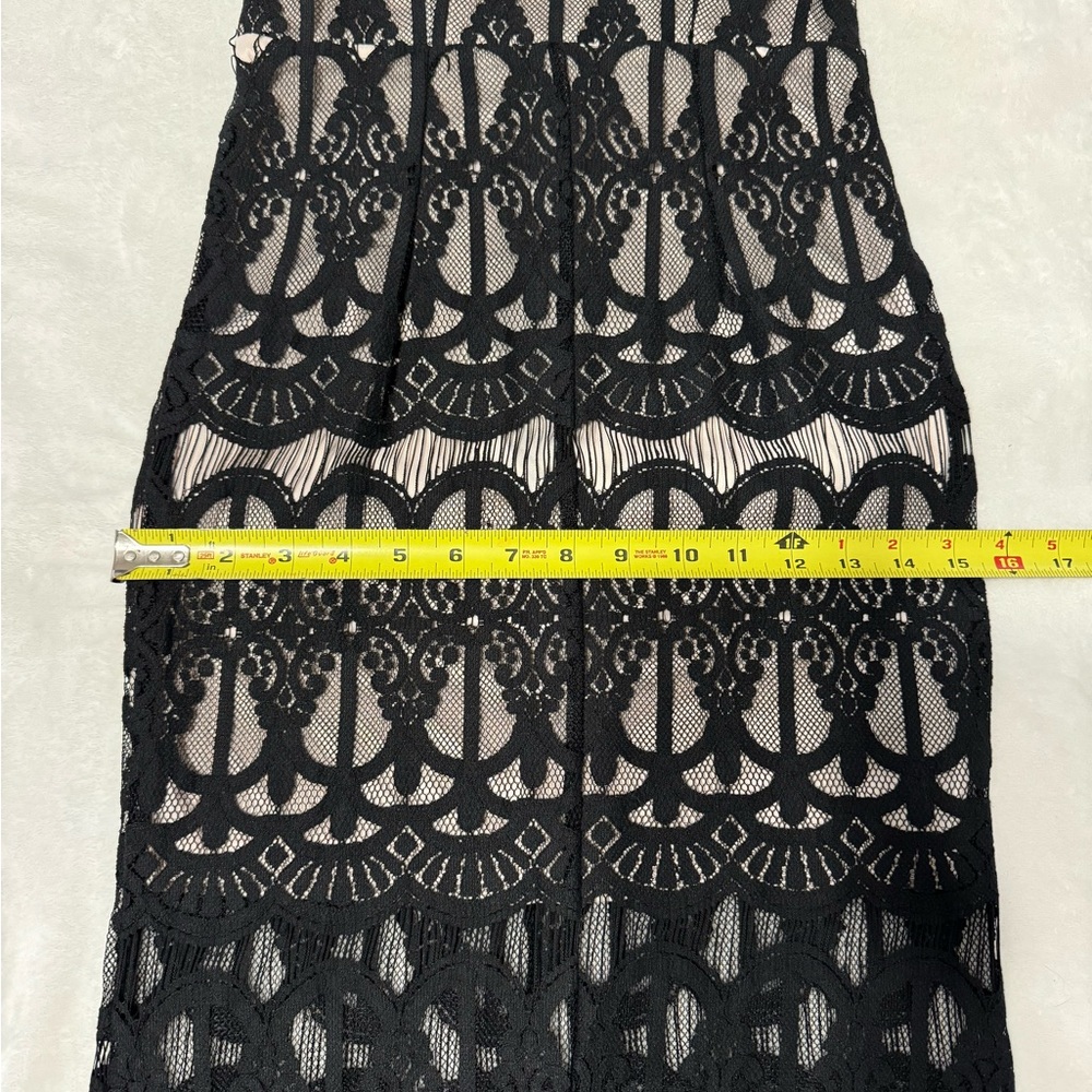 Elegant Black Lace split front Evening Gown - Picture 9 of 9
